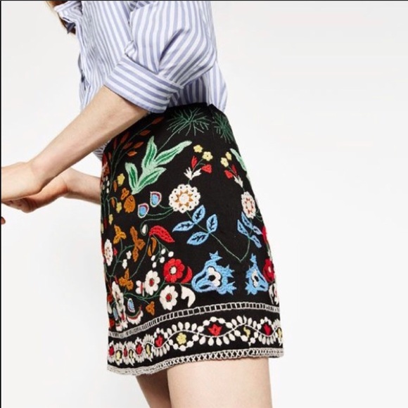 Zara Dresses & Skirts - NWOT Zara embroidered black mini skirt